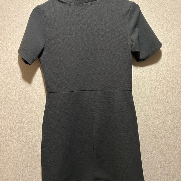 Boohoo Dark Green Short Sleeve Dress - Picture 5 of 8